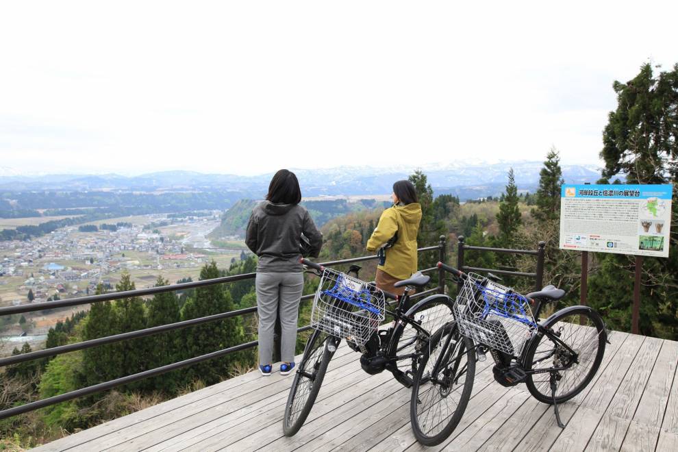 川原の道を自転車で